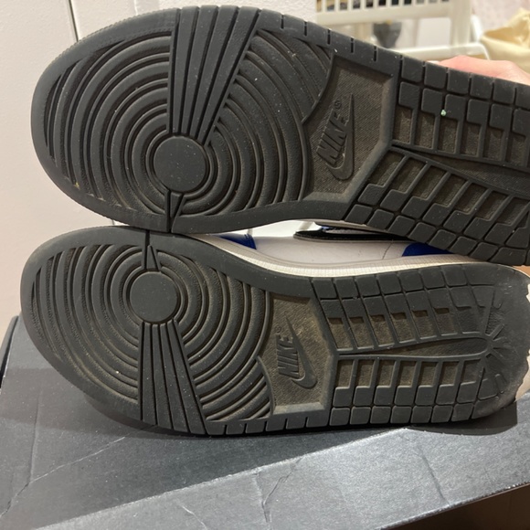 Air Jordan! Worn a few times red white blue and black size 9 - Picture 2 of 3